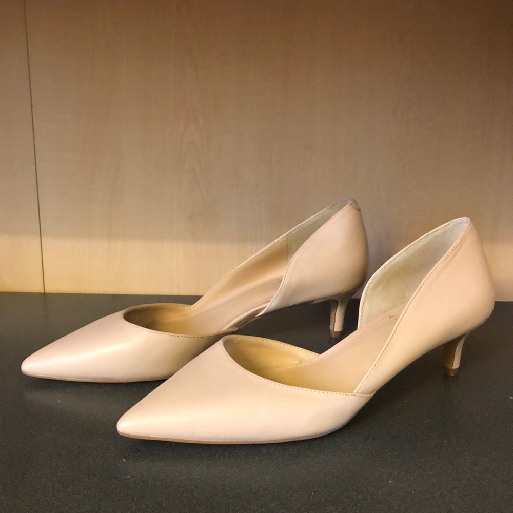 ✨VINCE CAMUTO Nude Kitten Heels (SIZE 7) ✨